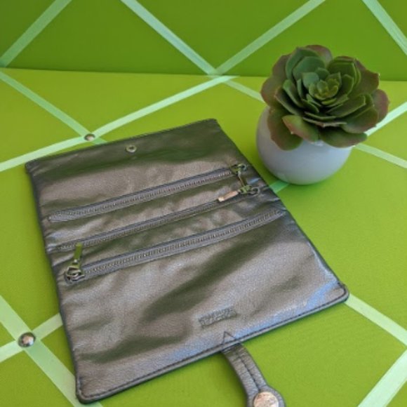 Kenneth Cole Reaction Multi-Pocket Silver Wallet - Picture 6 of 7